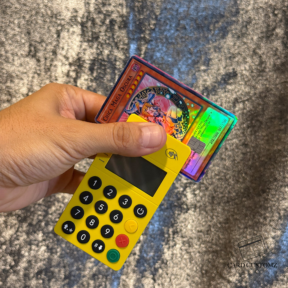 CARTA CHICA MAGA OSCURA YU-GI-OH! STICKER DE VINIL HOLOGRÁFICO PARA TARJETAS