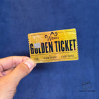 WONKA TICKET DORADO STICKER DE VINIL HOLOGRÁFICO PARA TARJETAS