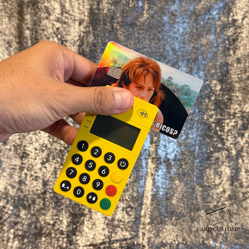 TE PARECE QUE SOMOS RICOS LOIS STICKER DE VINIL HOLOGRÁFICO PARA TARJETAS
